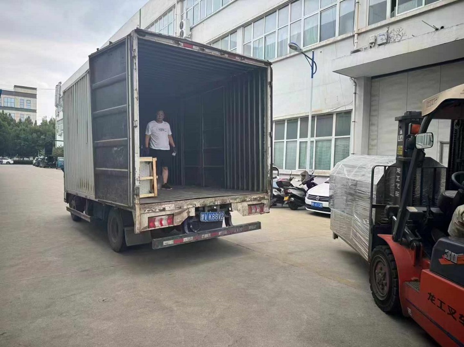 鄭州客戶來廠提貨中型多功能電磁炒貨機(jī)一臺